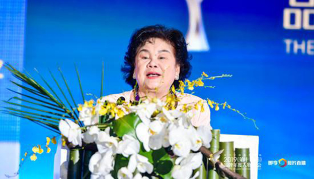 金嗓子江佩珍：那么多钱请罗纳尔多值不值？我觉得值