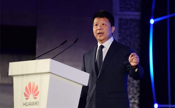 华为轮值主席郭平开了推特账号，回击美国对华为监听指控