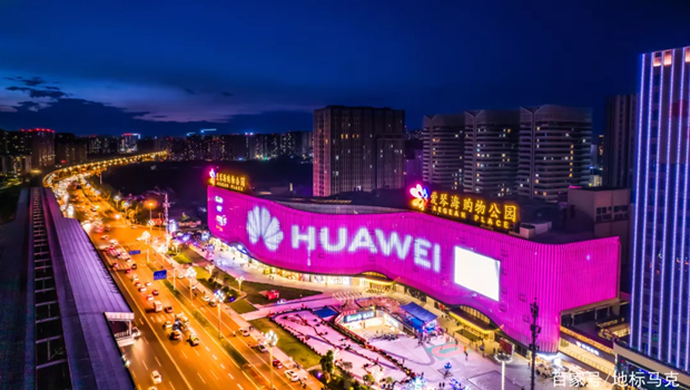 又是华为！手机品牌为何如此钟爱户外广告？