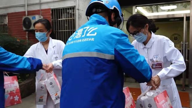 阿里巴巴旗下饿了么、大润发、盒马、菜鸟增调3000名一线人员保供上海