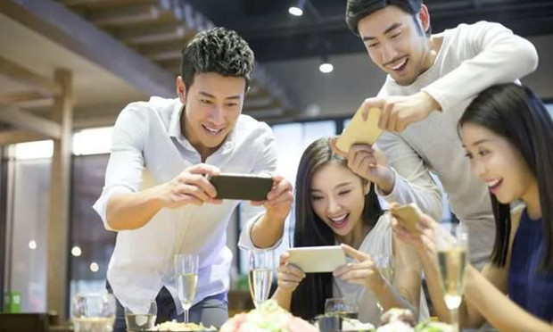 年轻人为什么「换不动」手机了？