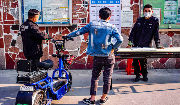 宁送外卖不进厂？我们跟青年工人聊了聊