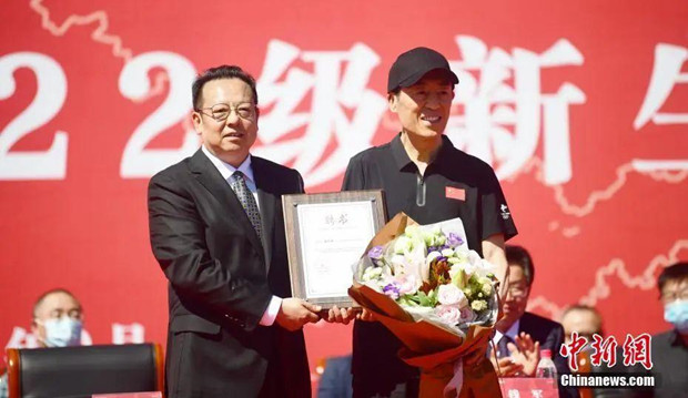 张艺谋接连受聘教授，在这两所知名大学