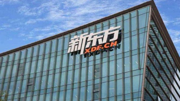 东方甄选抖音直播暂停上热搜 教培机构转型成效渐显