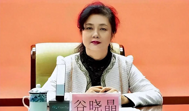 &ldquo;靠广告吃广告&rdquo;的她，再被通报：10年间中秋春节收受15万余元