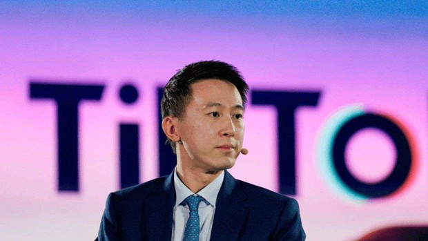 反复盘问TikTok CEO周受资国籍，美议员汤姆科顿被骂上外网热搜