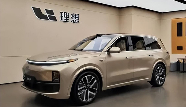 理想召回被裁员工，李想知错就改？