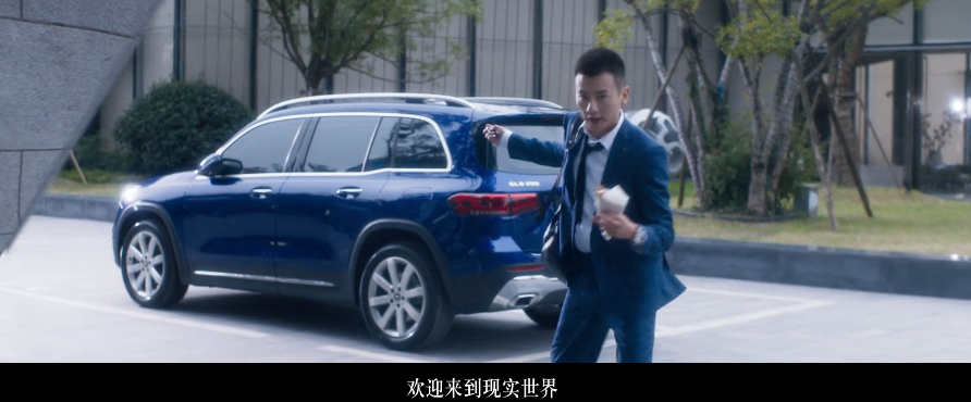 奔驰SUV广告过于真实：就是这么大才大用