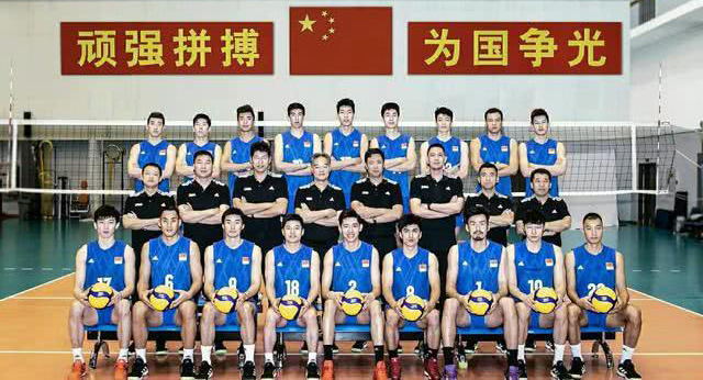 中国男排球衣发生变化，球衣不再素净，也有广告商赞助了