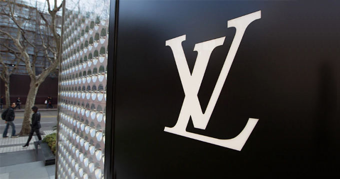 LV母公司产洗手液、劳斯莱斯造呼吸机，跨界抗疫的&ldquo;欧洲大牌&rdquo;们