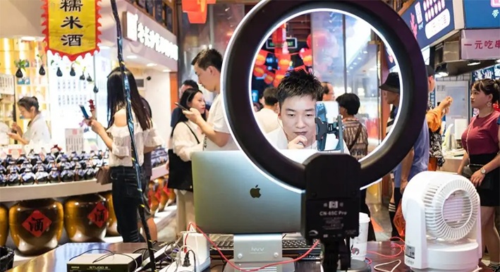 直播电商的生态江湖：主播们的商业价值生命周期不超过7年