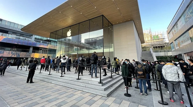 iPhone 12 Pro Max开卖：排队人数更多 黄牛加价回收