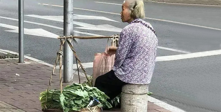 互联网巨头，正在夺走卖菜商贩的生计！