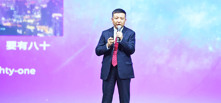 清华校友凑钱，堆出这家千亿芯片龙头