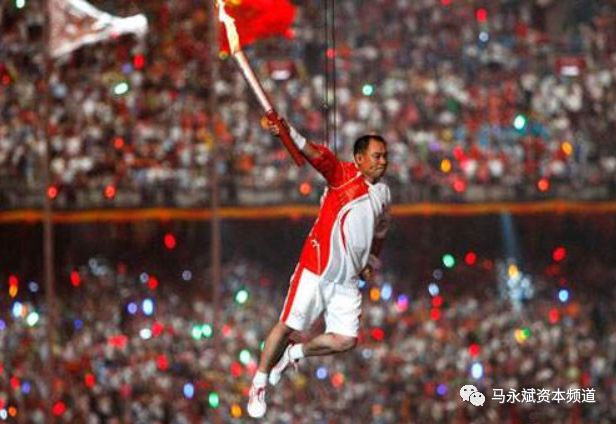 李宁救活了“李宁”：从教科书的失败 到时髦的崛起