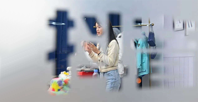 长不大的小主播：仨月换一批，赚钱靠&ldquo;奇迹&rdquo;