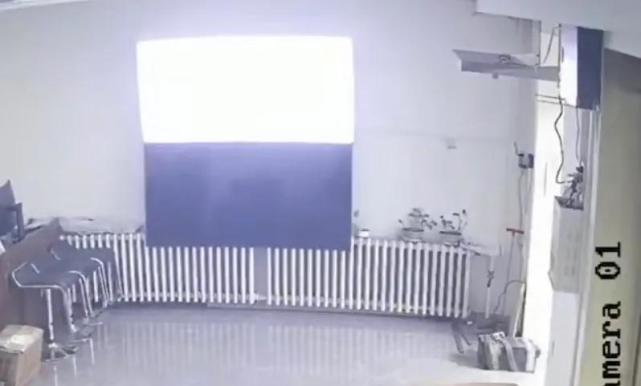 小米电视推出自检屏幕开胶应用：如符合要求将提供免费上门检修