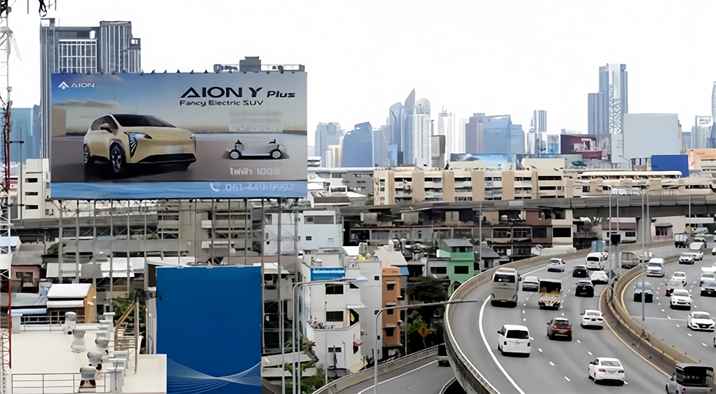 中国企业凭什么&ldquo;承包&rdquo;了泰国的公路广告牌？