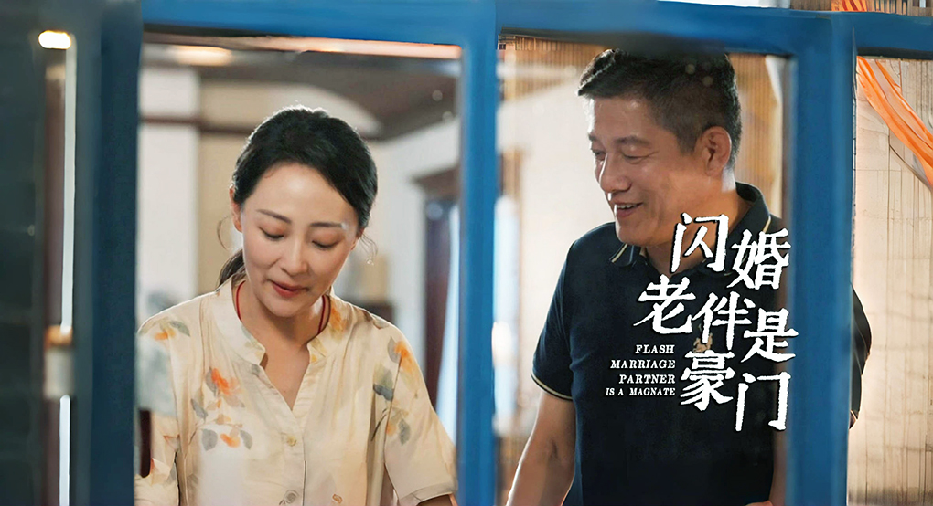 老年人追微短剧：多些反思，少些偏见