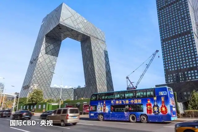 百辆定制版巴士在京启动发车，郎酒掀起&ldquo;地对空&rdquo;年末营销热浪