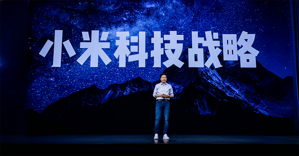 雷军向 AI 大模型发起猛攻