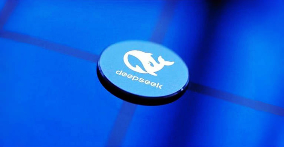 DeepSeek上了张一鸣的牌桌，但C位必须是豆包